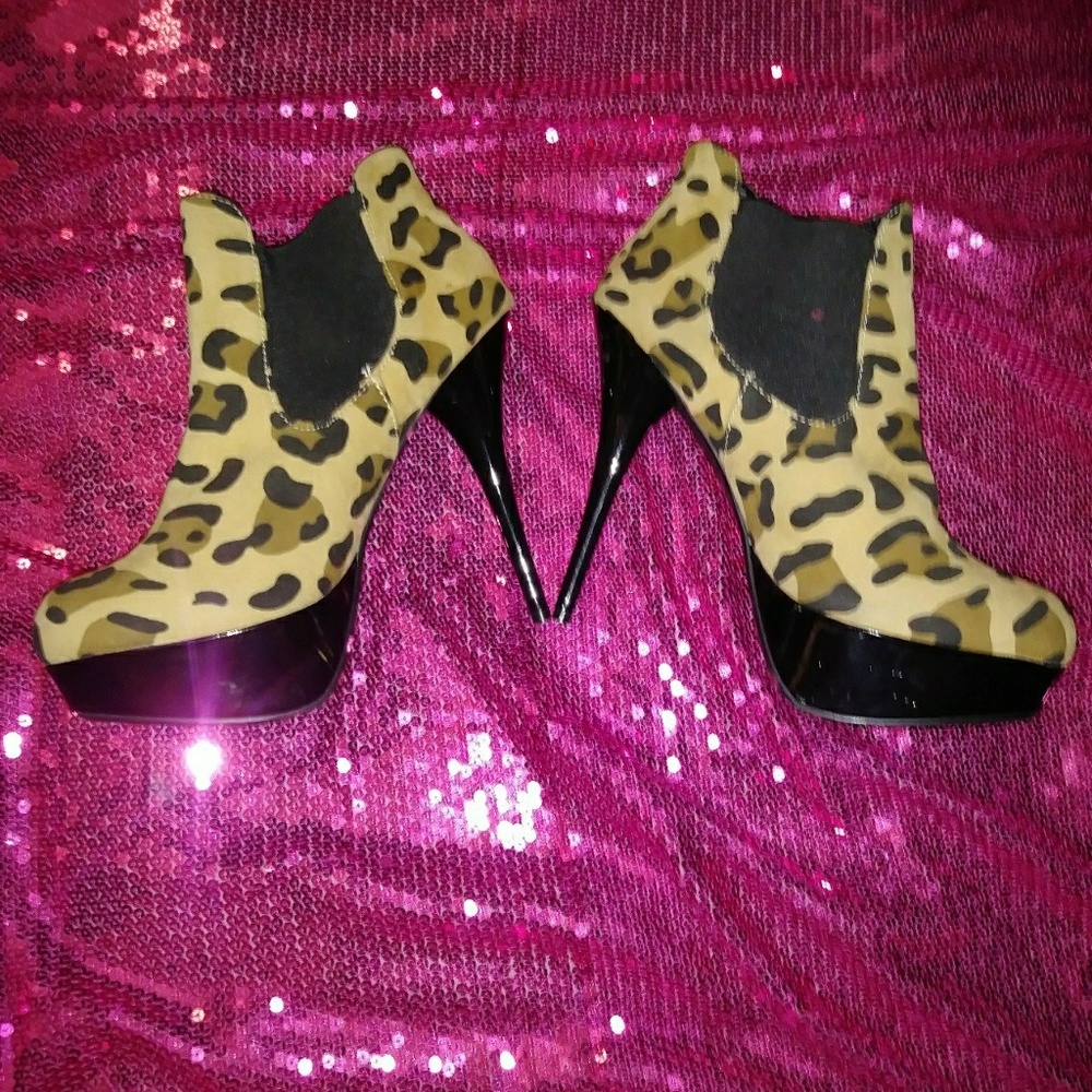 Cheetah print platform booties size 8.5